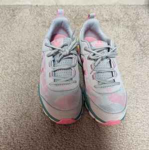 Under armour gray/multicolor size 7 youth fits like a women's 9